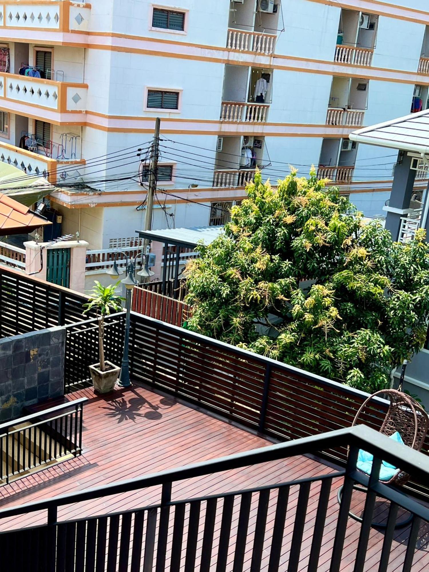 Yotaka Bangkok Hotel Exteriör bild