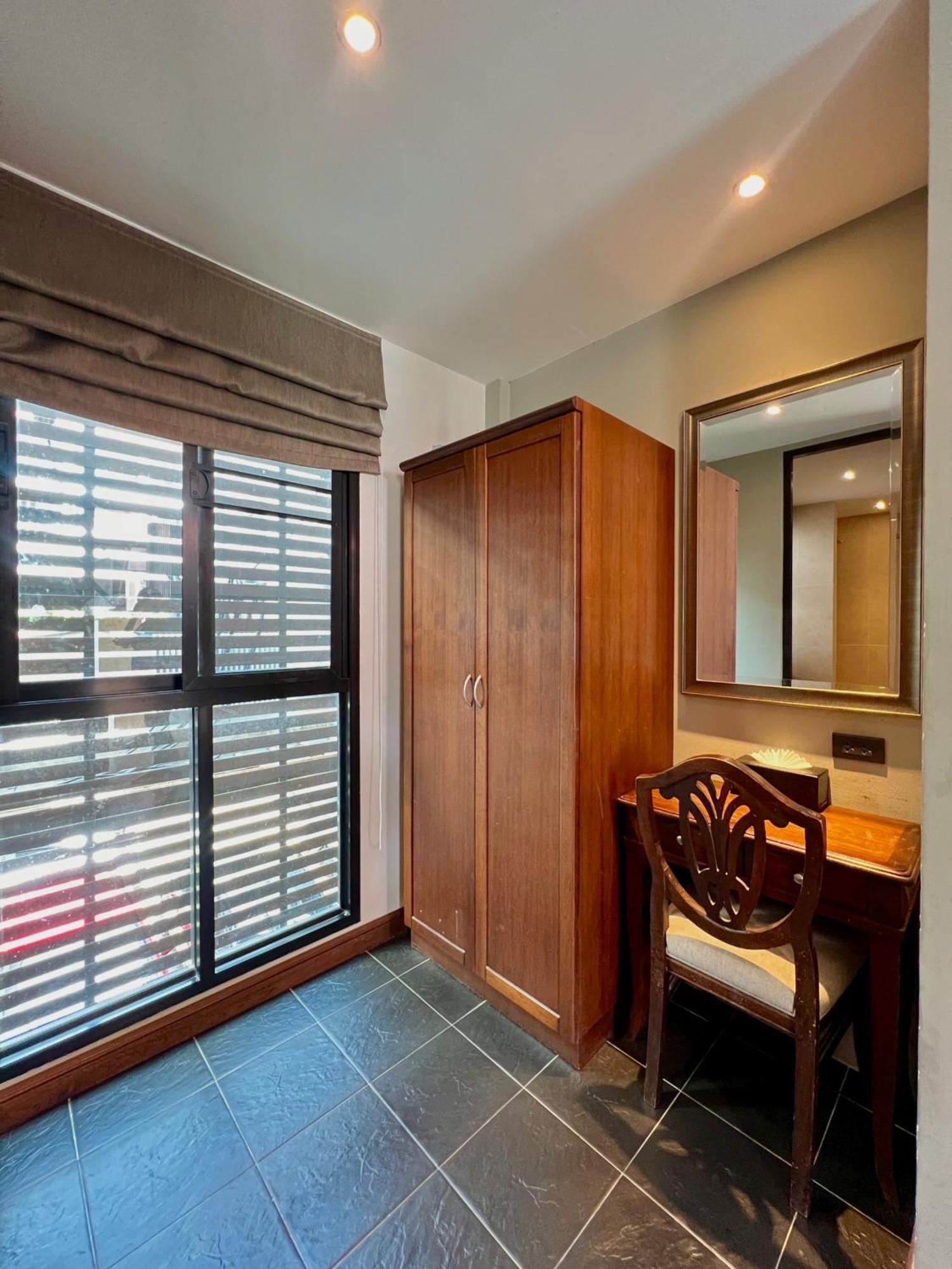 Yotaka Bangkok Hotel Exteriör bild